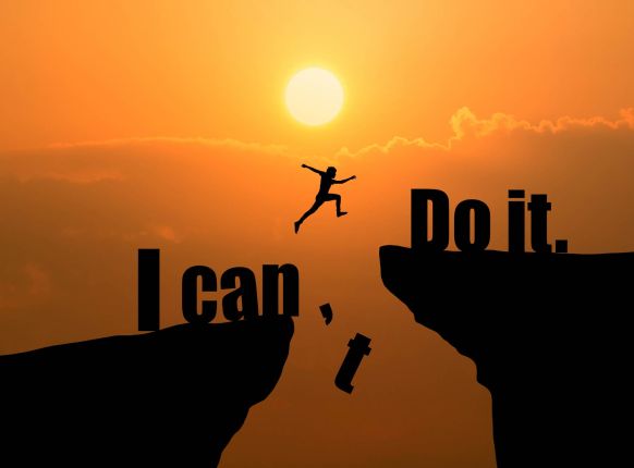 Führungskräfte bei der Online-Bewerbung für das Exzellenz Seminar